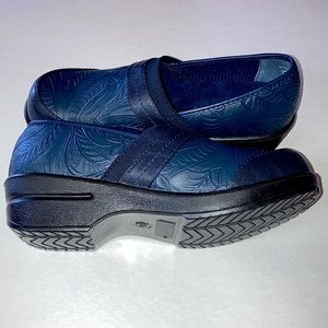 New East Street - Blue Floral Clogs